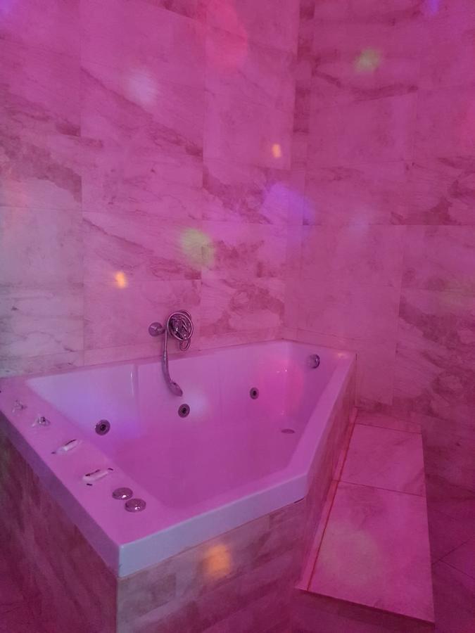 Liefdeshotel 9 Secrets - Adults Only *