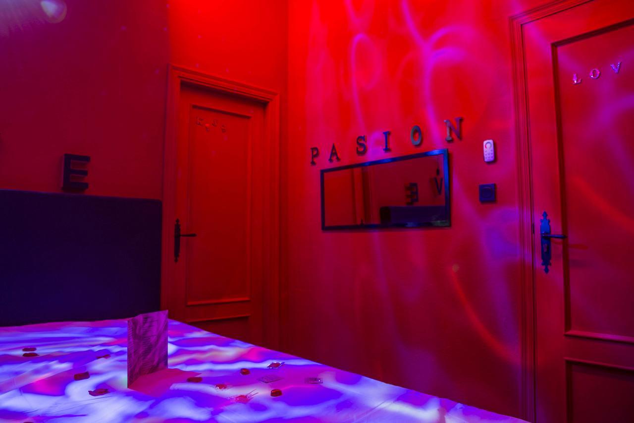 Liefdeshotel 9 Secrets - Adults Only *